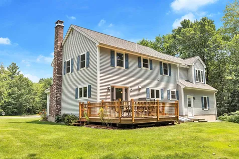 27 Thornton Road Londonderry NH 03053