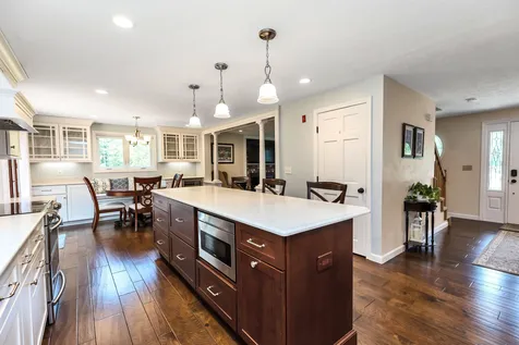 27 Thornton Road Londonderry NH 03053