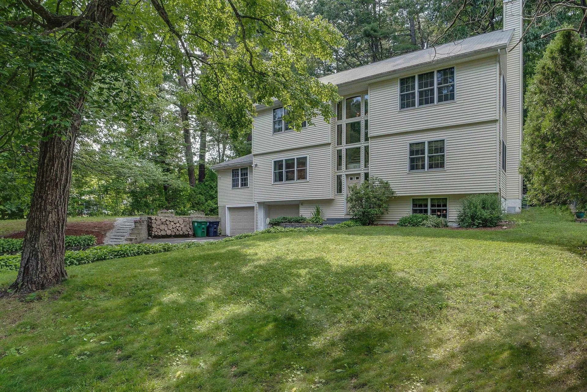 53 New Searles Road Nashua NH 03062
