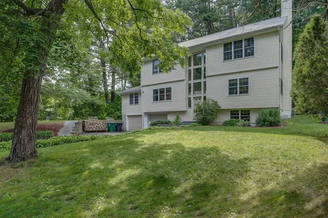 53 New Searles Road Nashua NH 03062