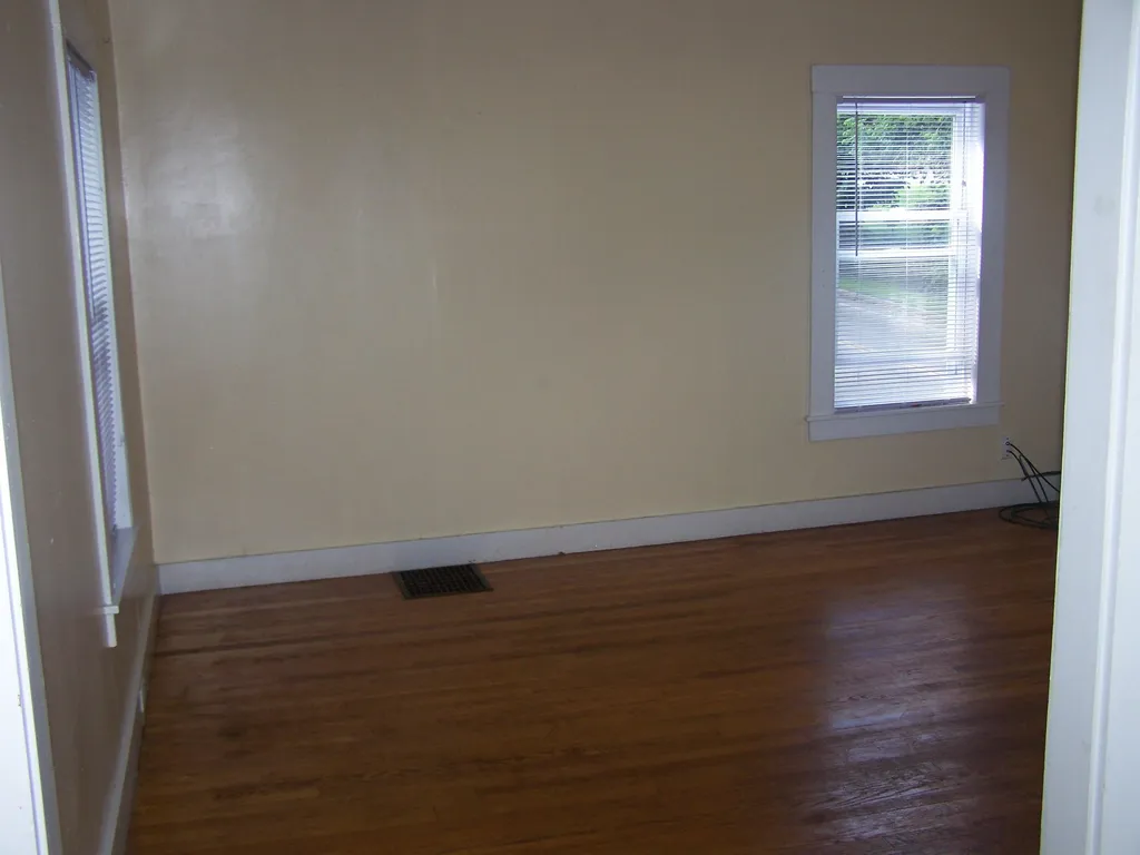 24 Crescent Street Derry NH 03038