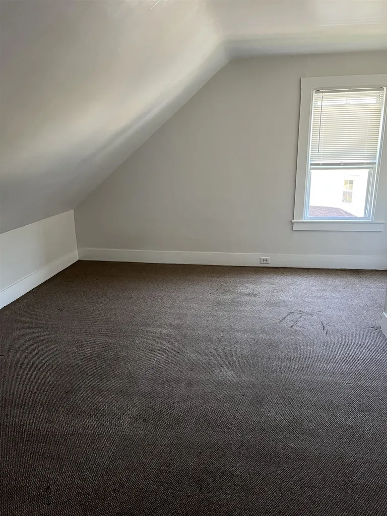 24 Crescent Street Derry NH 03038