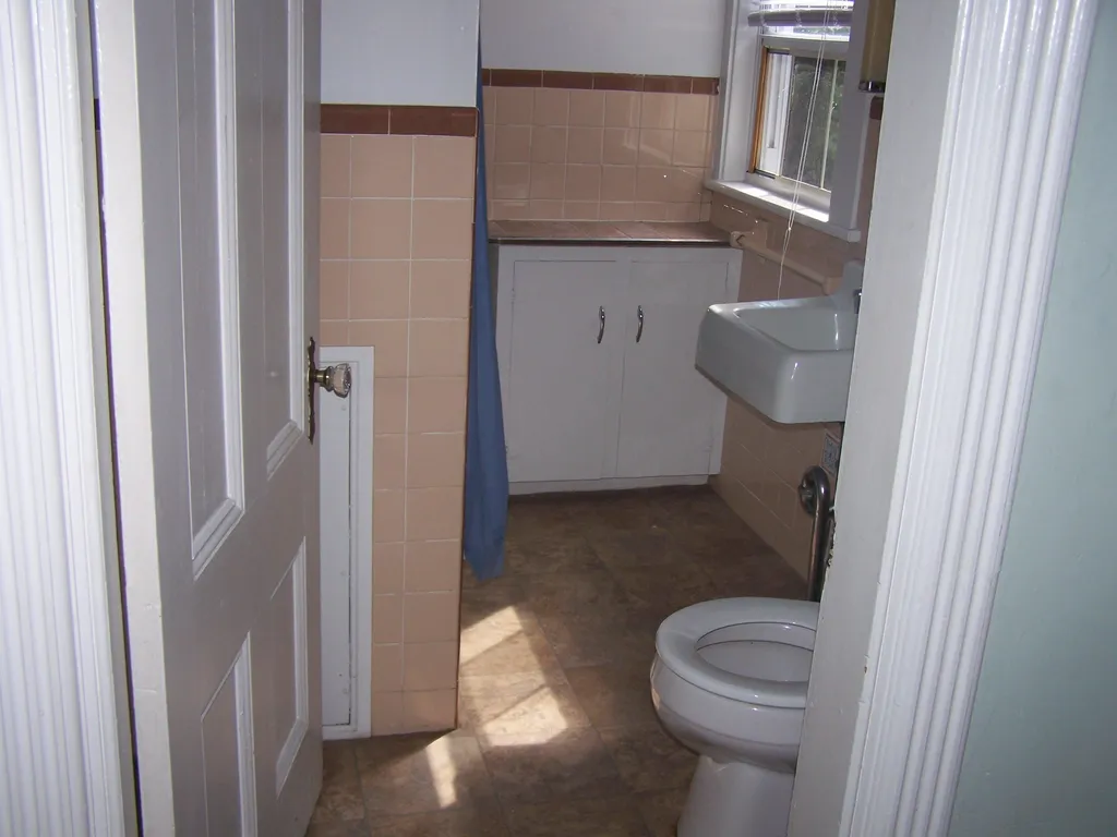 24 Crescent Street Derry NH 03038