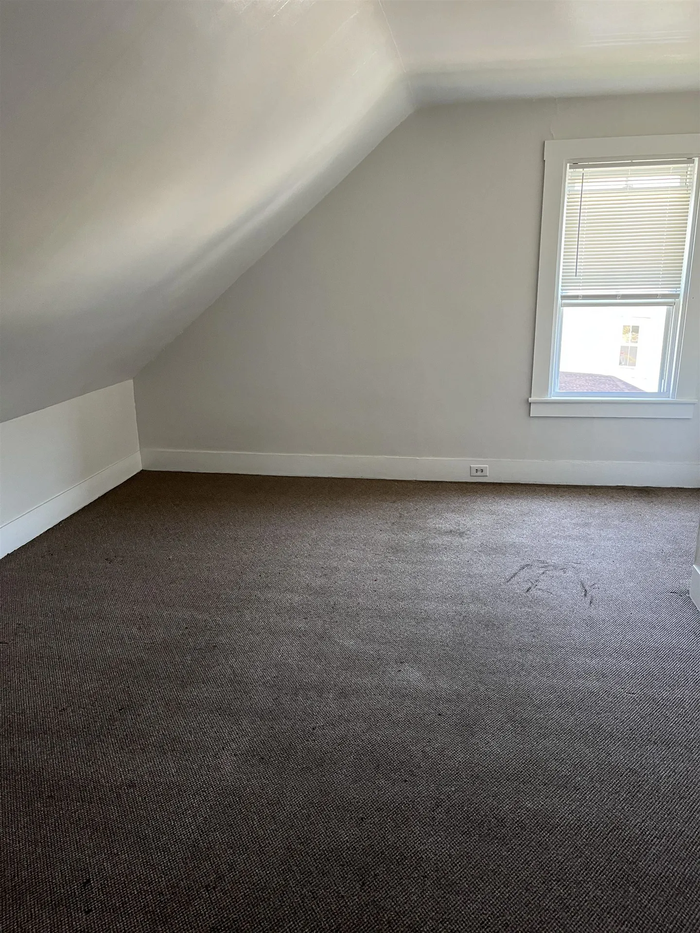 24 Crescent Street Derry NH 03038