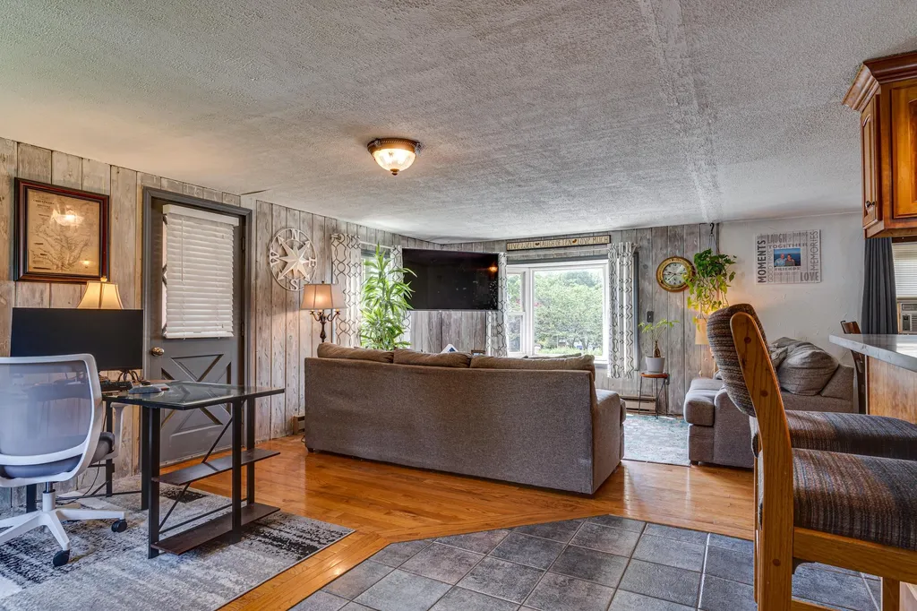 8 Chesley Avenue Somersworth NH 03878