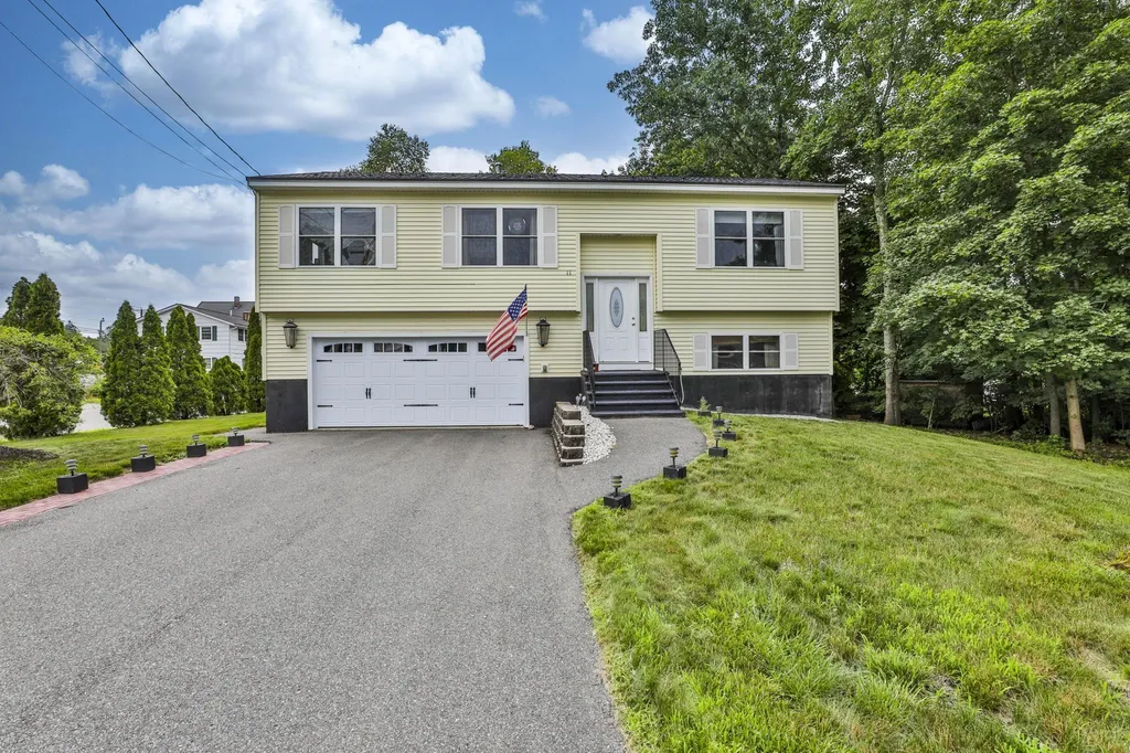 11 Rainbow Avenue Merrimack NH 03054