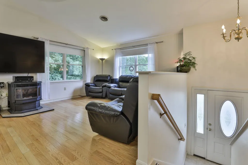 11 Rainbow Avenue Merrimack NH 03054