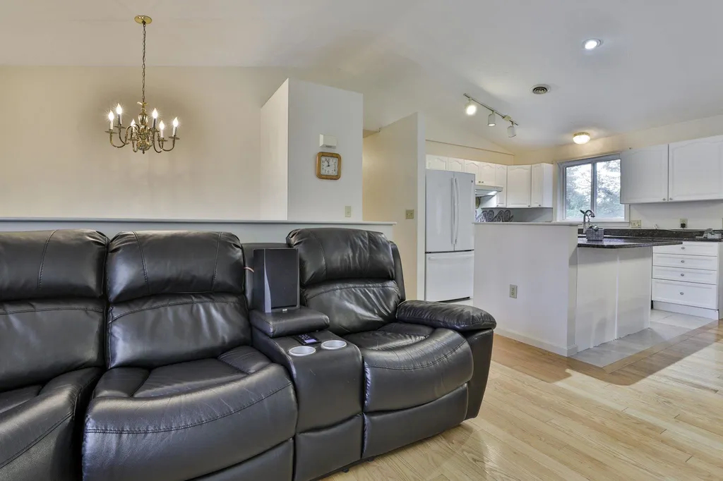 11 Rainbow Avenue Merrimack NH 03054