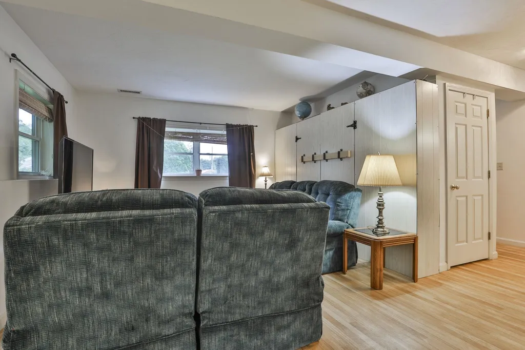 11 Rainbow Avenue Merrimack NH 03054