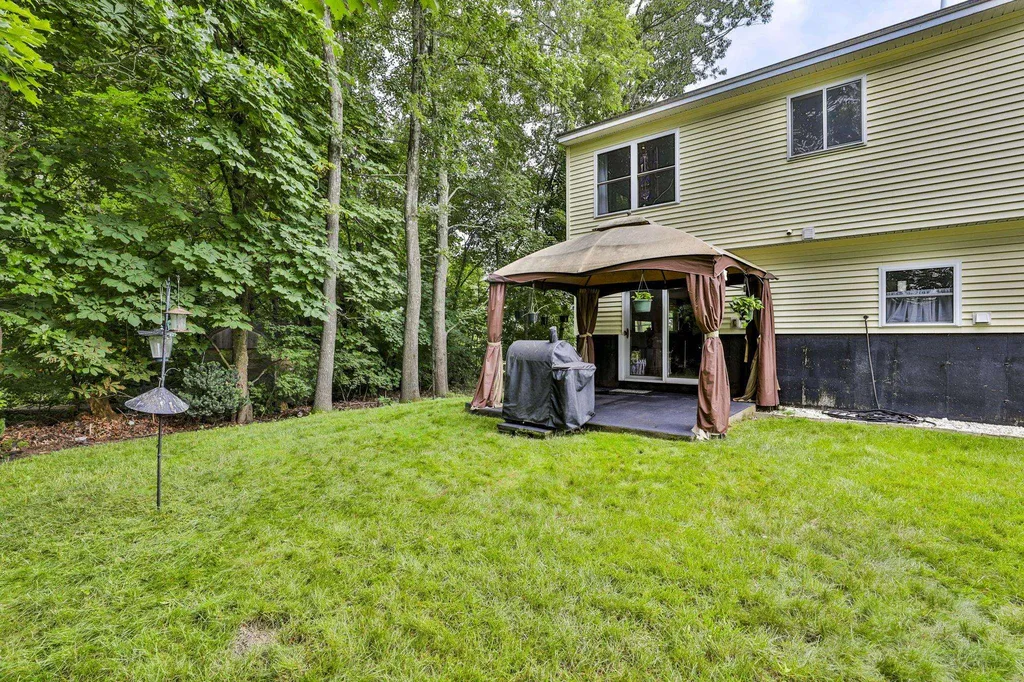 11 Rainbow Avenue Merrimack NH 03054
