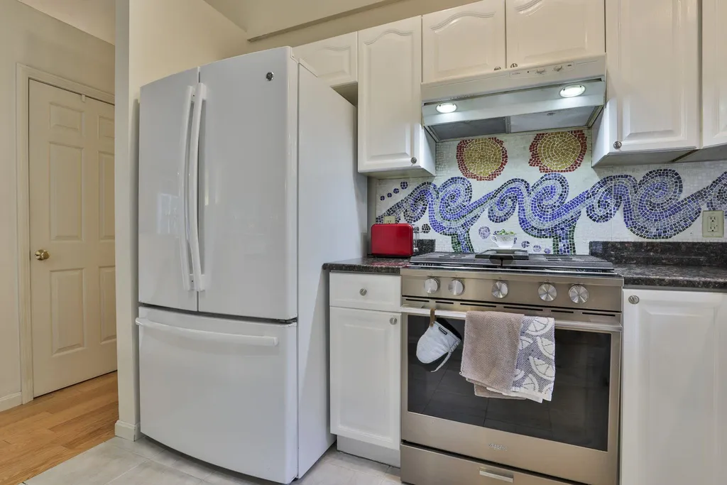 11 Rainbow Avenue Merrimack NH 03054