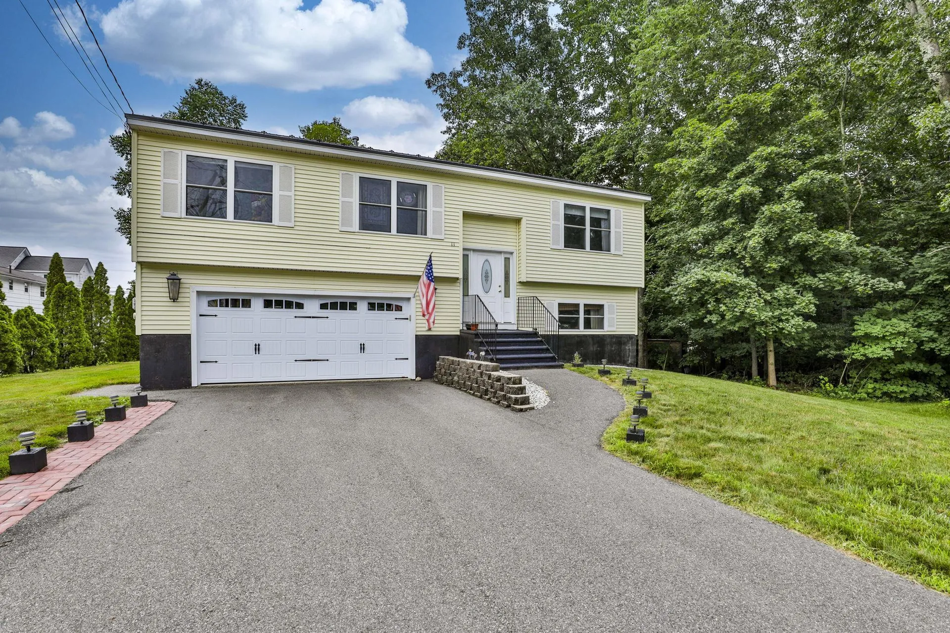 11 Rainbow Avenue Merrimack NH 03054