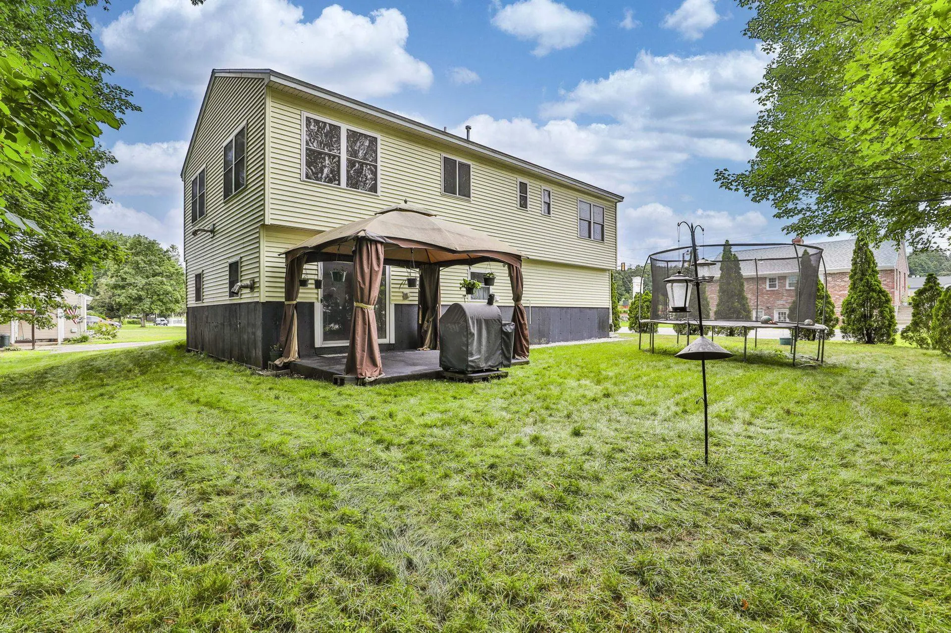 11 Rainbow Avenue Merrimack NH 03054