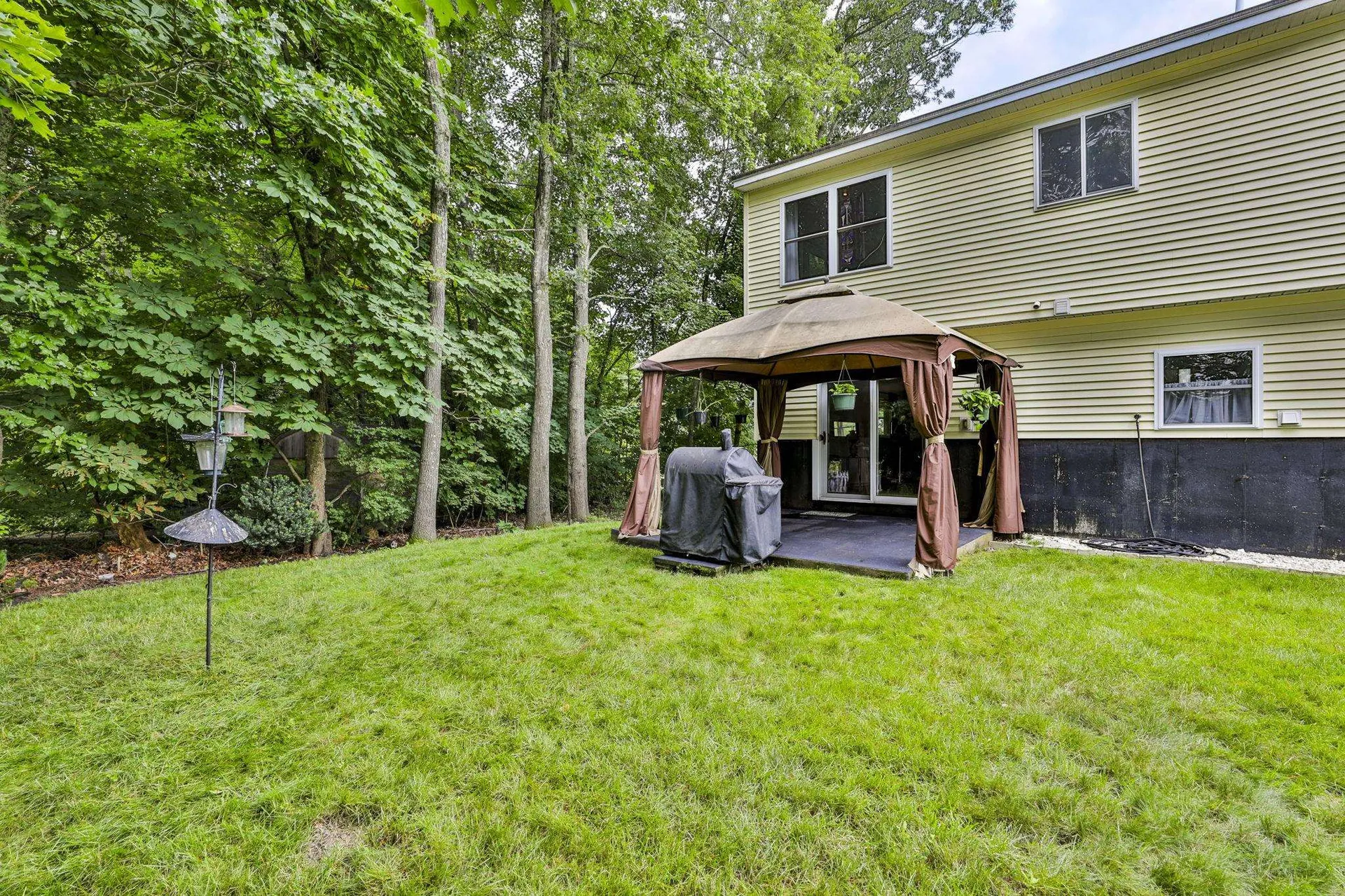 11 Rainbow Avenue Merrimack NH 03054