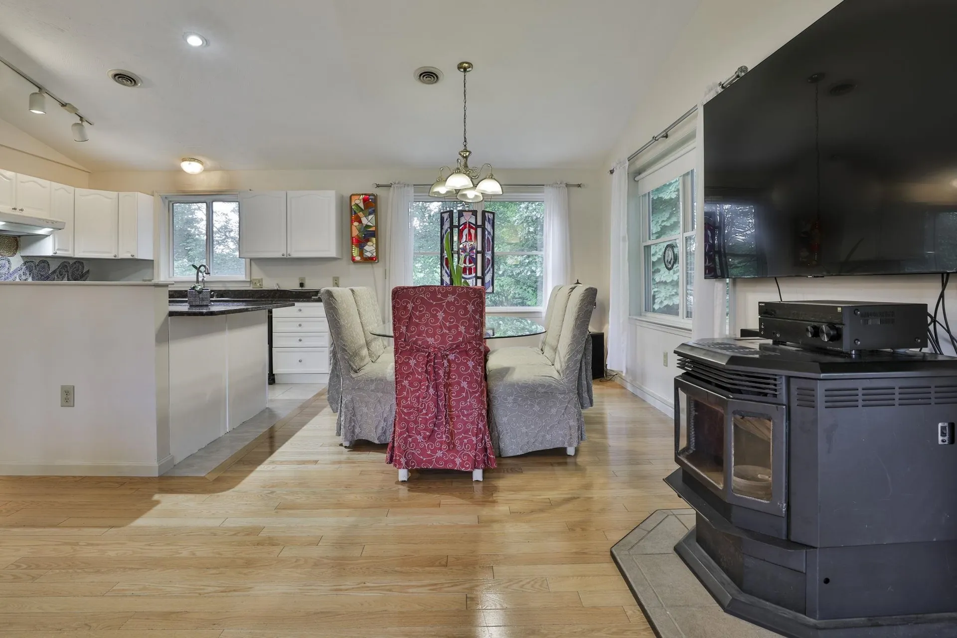 11 Rainbow Avenue Merrimack NH 03054