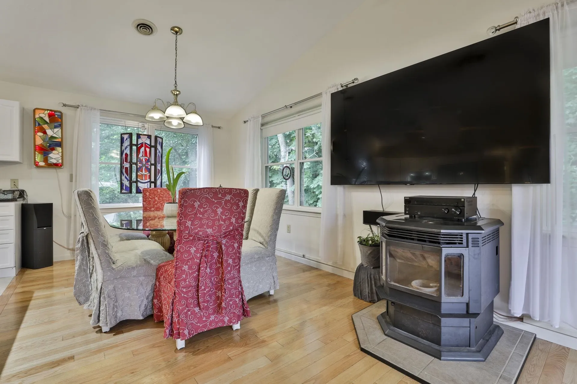 11 Rainbow Avenue Merrimack NH 03054