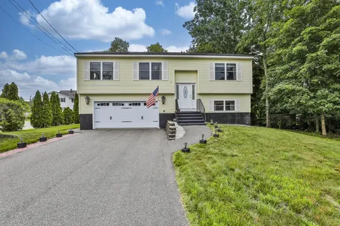 11 Rainbow Avenue Merrimack NH 03054