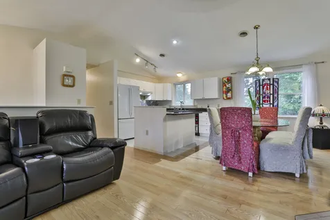 11 Rainbow Avenue Merrimack NH 03054