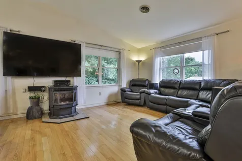11 Rainbow Avenue Merrimack NH 03054