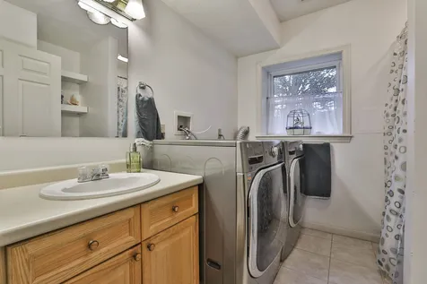 11 Rainbow Avenue Merrimack NH 03054