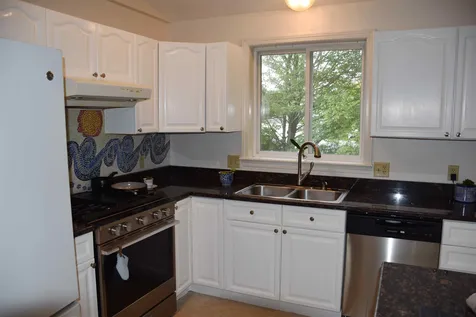 11 Rainbow Avenue Merrimack NH 03054