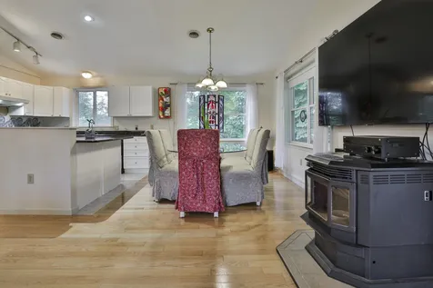 11 Rainbow Avenue Merrimack NH 03054