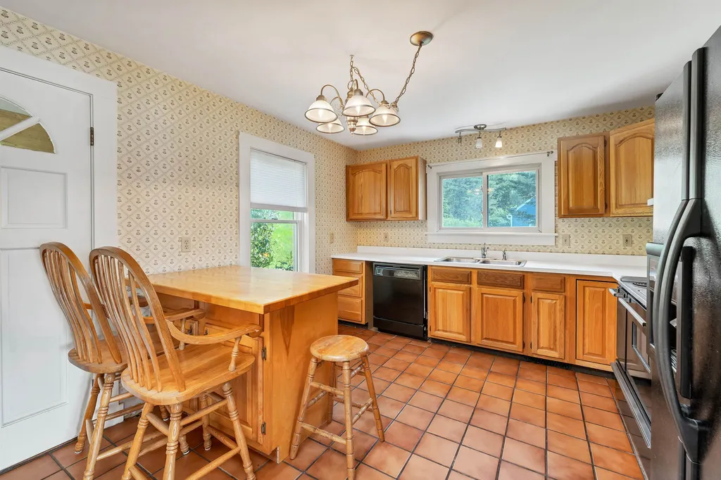 18 Twigg Street Gilmanton NH 03237