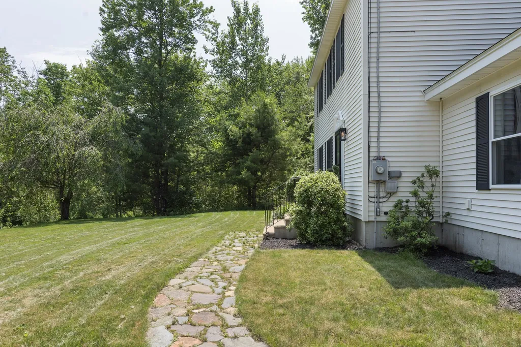 40 Upper Birch Drive Bristol NH 03222