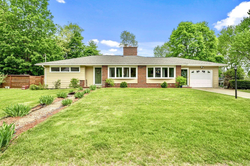 18 Indiana Drive Nashua NH 03060