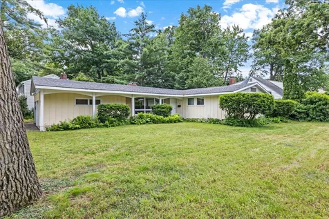 83 Lakewood Parkway Burlington VT 05408