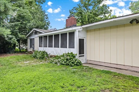 83 Lakewood Parkway Burlington VT 05408