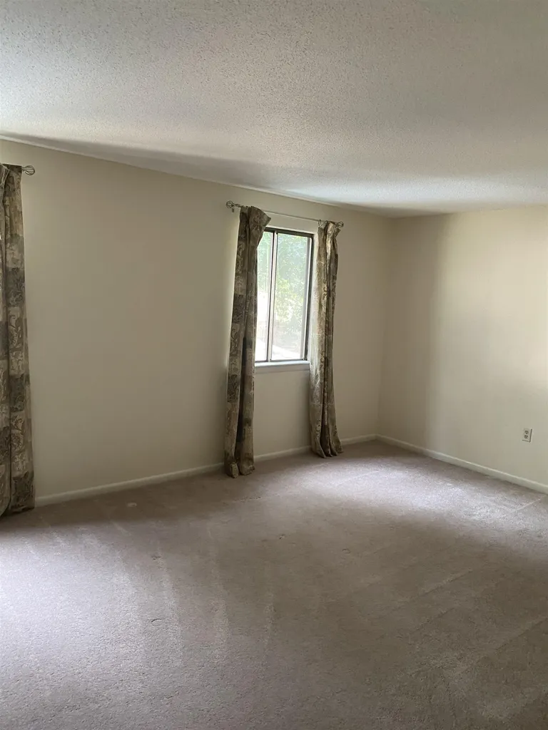 3G Glacier Drive Nashua NH 03062
