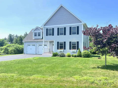 55 Apple Way Epping NH 03042
