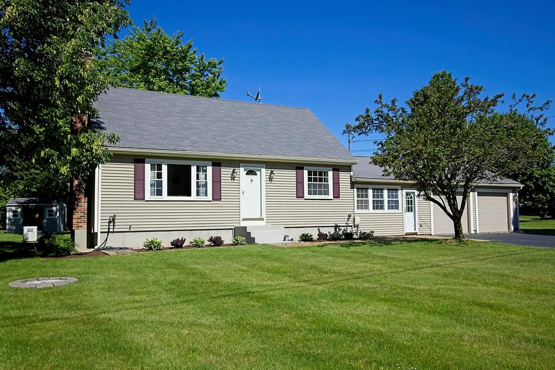 4 Virginia Drive Hudson NH 03051