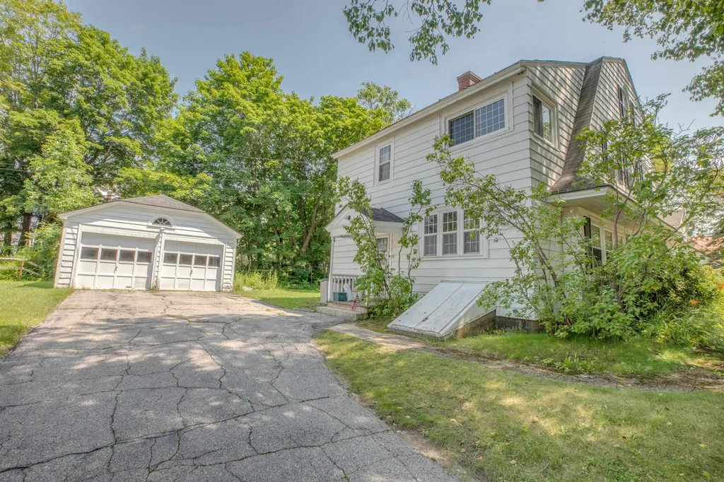 8 Garland Street Plymouth NH 03264