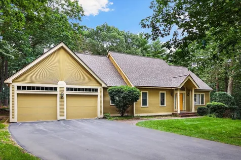4 Jenny Hill Lane Nashua NH 03062