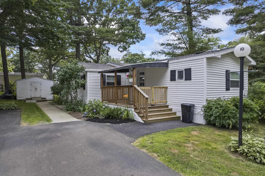 10 North Cranberry Lane Rochester NH 03867