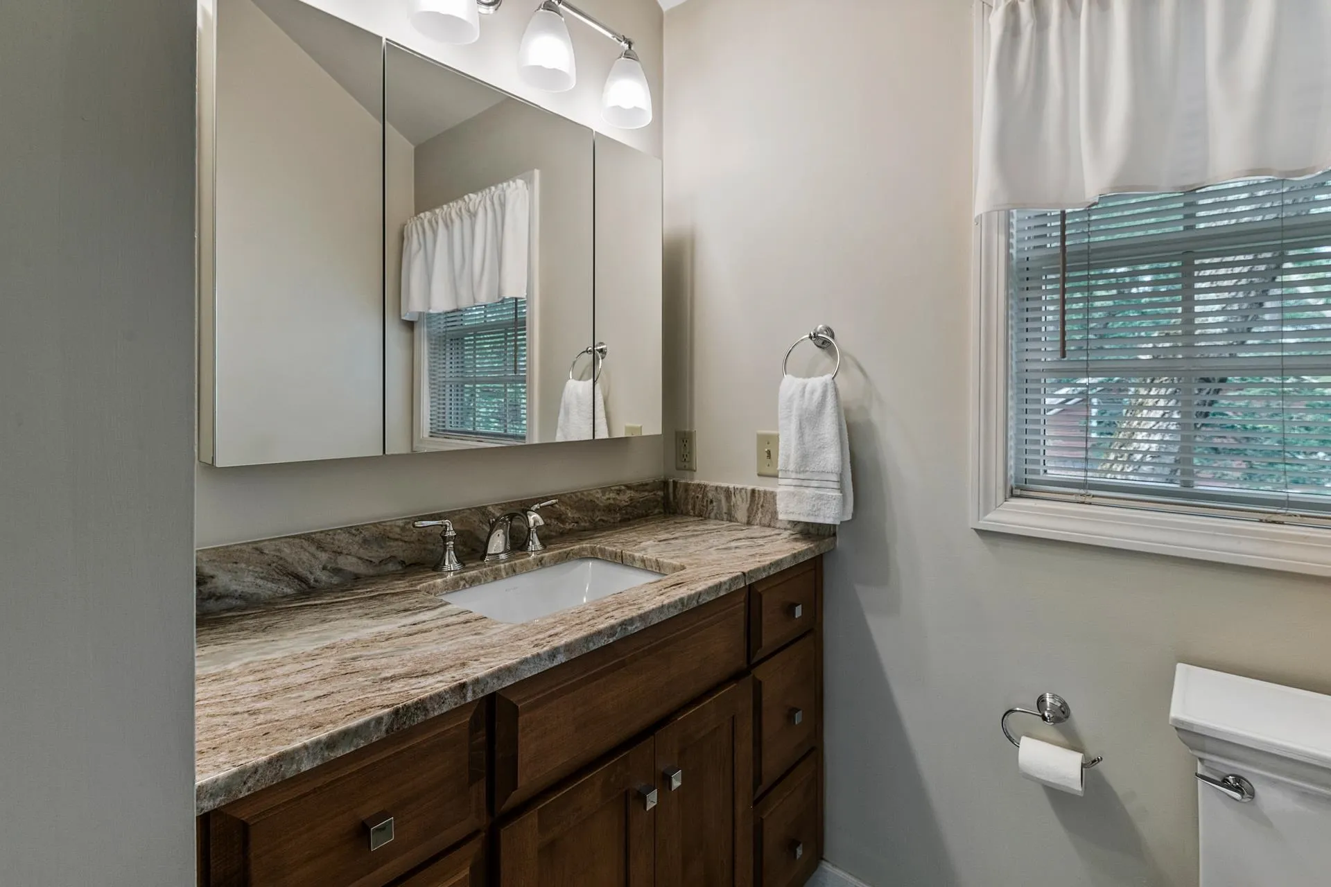 109 Toms Pond Lane Warner NH 03278