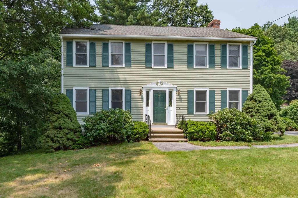 9 Roy Drive Hudson NH 03051