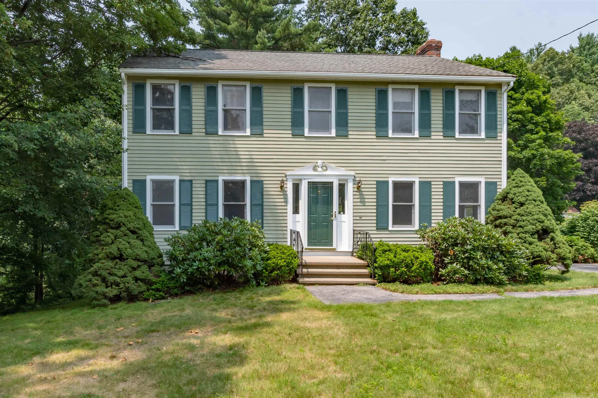 9 Roy Drive Hudson NH 03051