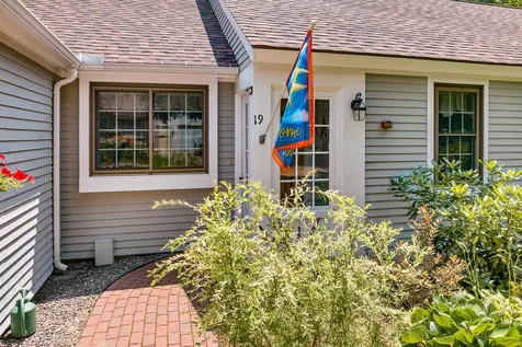 19 Magnolia Lane Laconia NH 03246