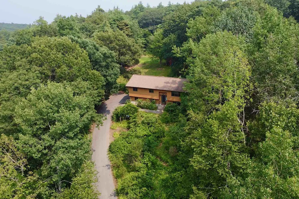 32 Gaita Drive Derry NH 03038