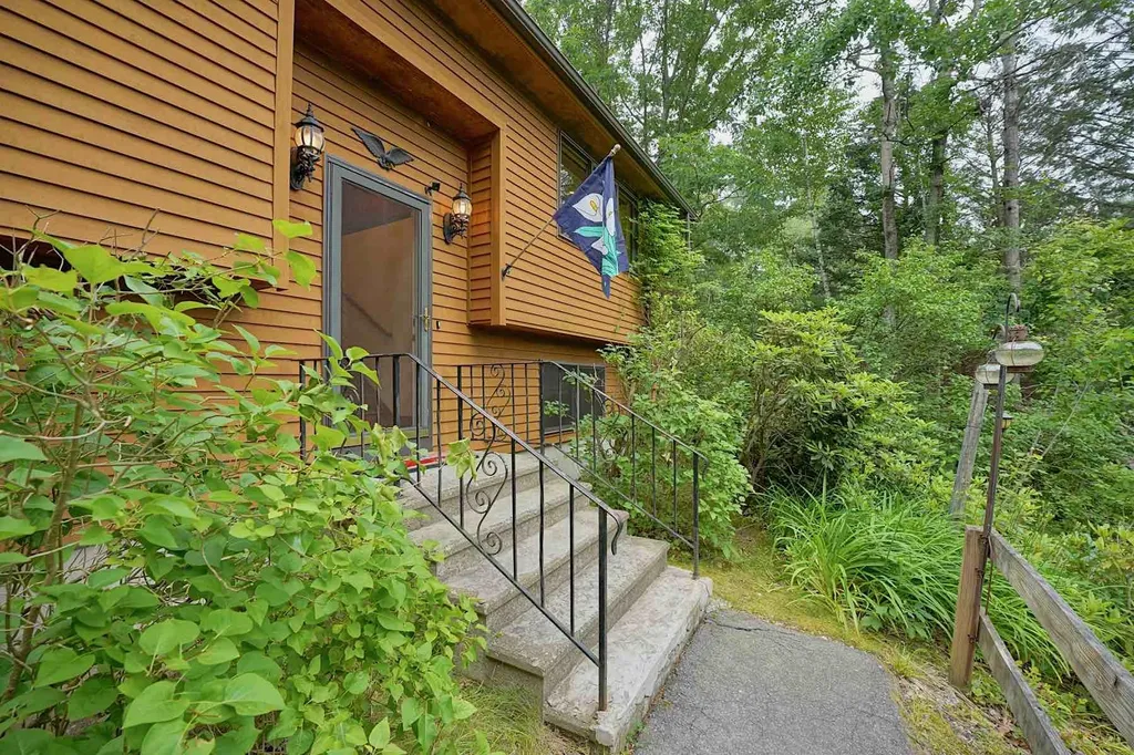 32 Gaita Drive Derry NH 03038