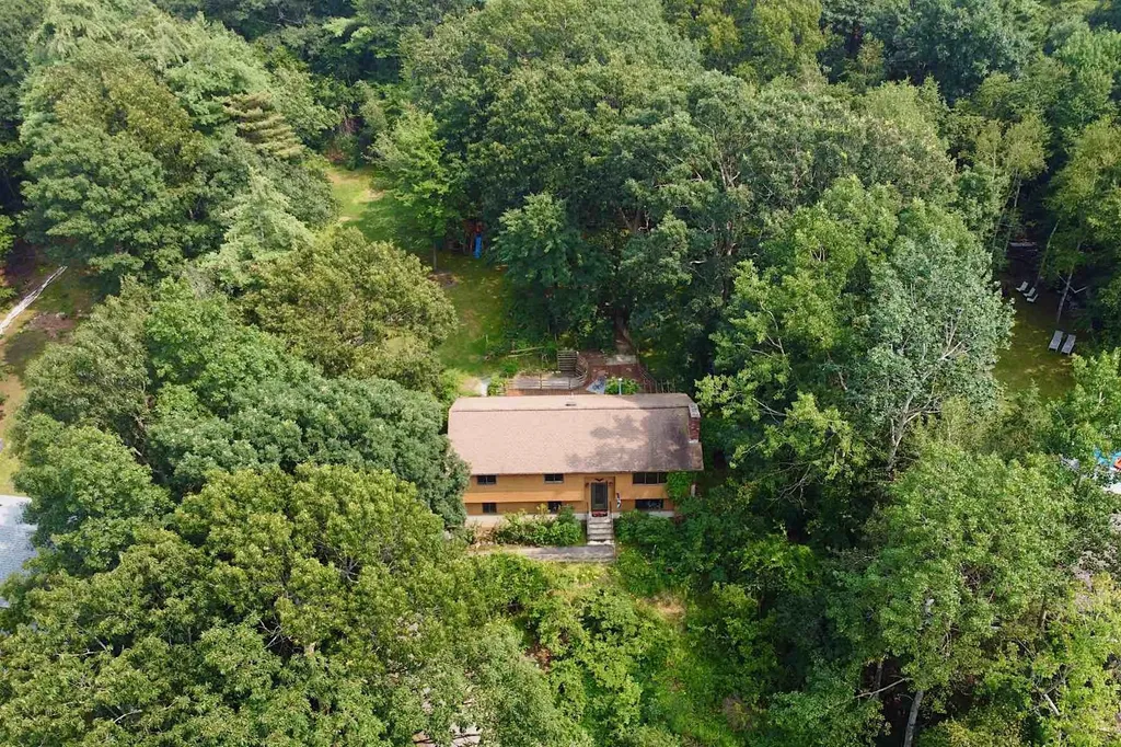 32 Gaita Drive Derry NH 03038