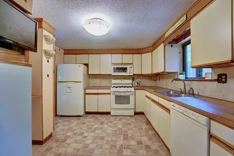 32 Gaita Drive Derry NH 03038