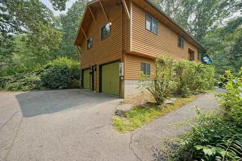32 Gaita Drive Derry NH 03038