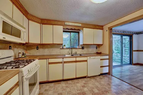 32 Gaita Drive Derry NH 03038