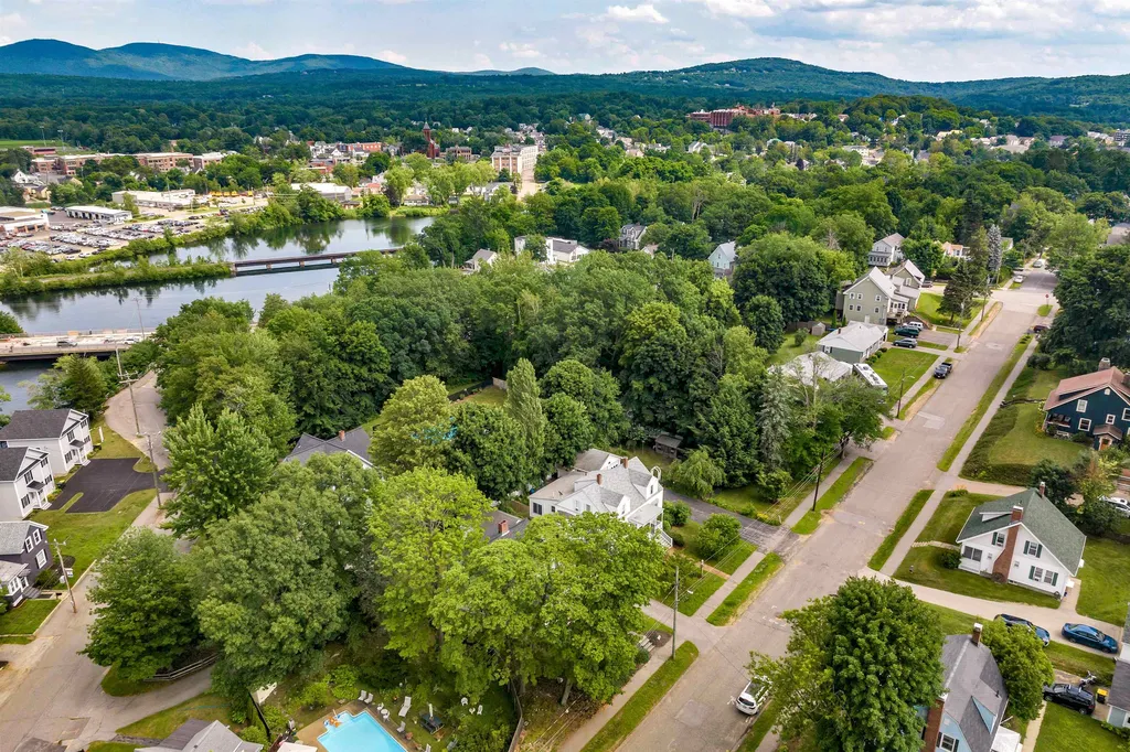 87 Belknap Street Laconia NH 03246