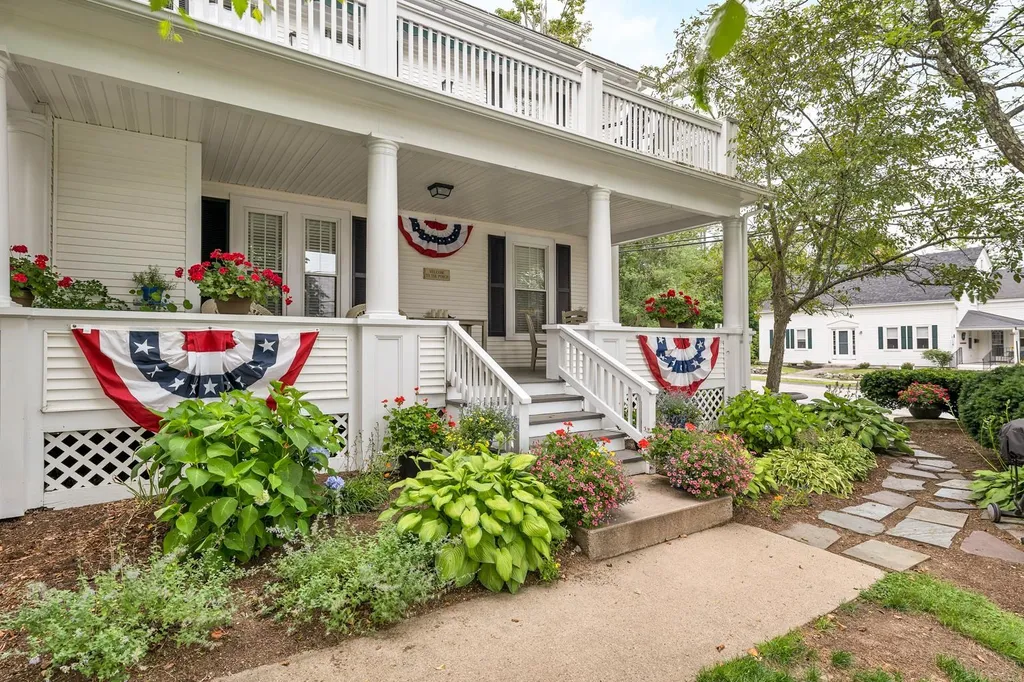 98 North Main Street Wolfeboro NH 03894
