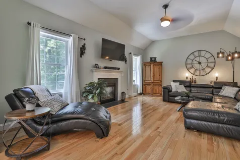 11 Saddle Hill Drive Auburn NH 03032